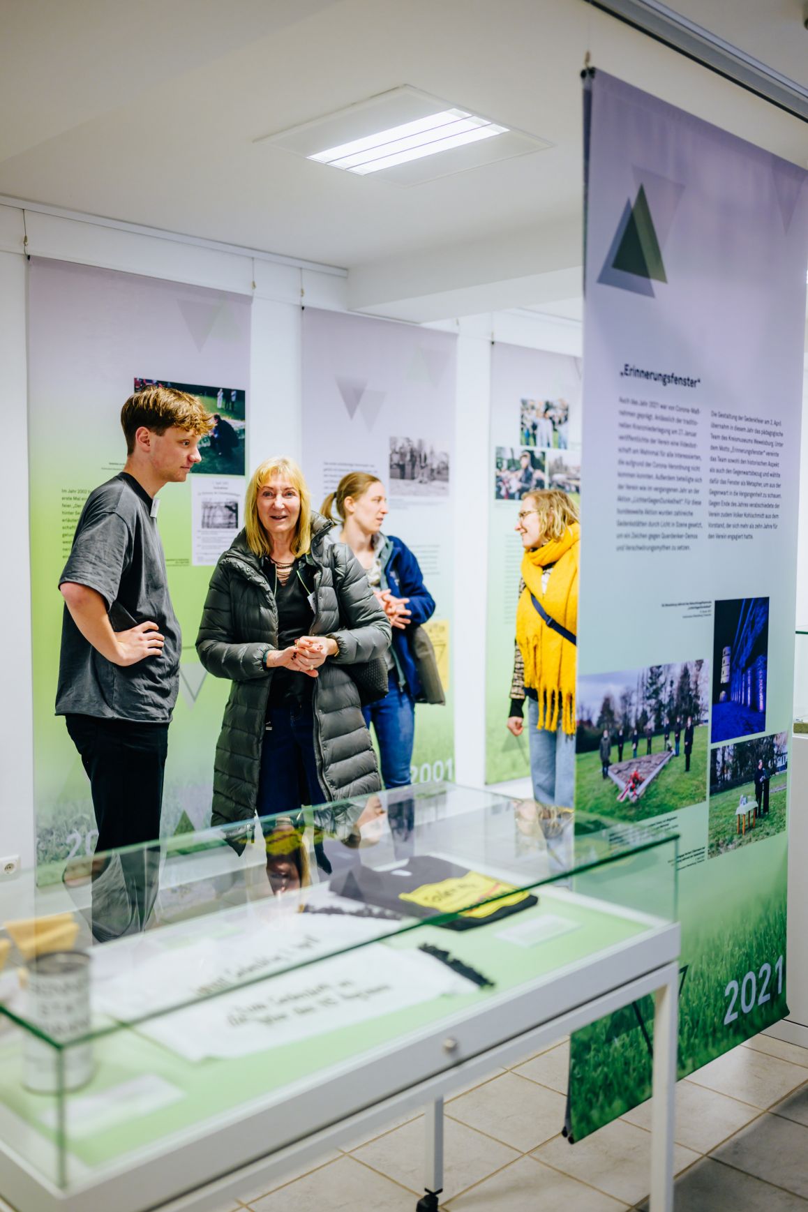 In der Ausstellung "25 Jahre Verein Gedenktag 2. April | Gedenken und Begegnen – Auseinandersetzen und Verstehen."